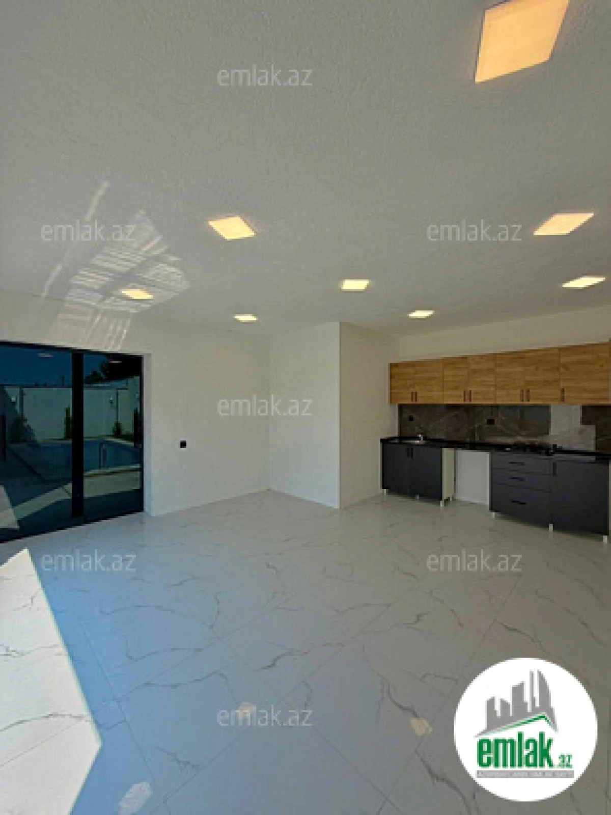 Satılır 4 otaqlı mənzil 170 m²