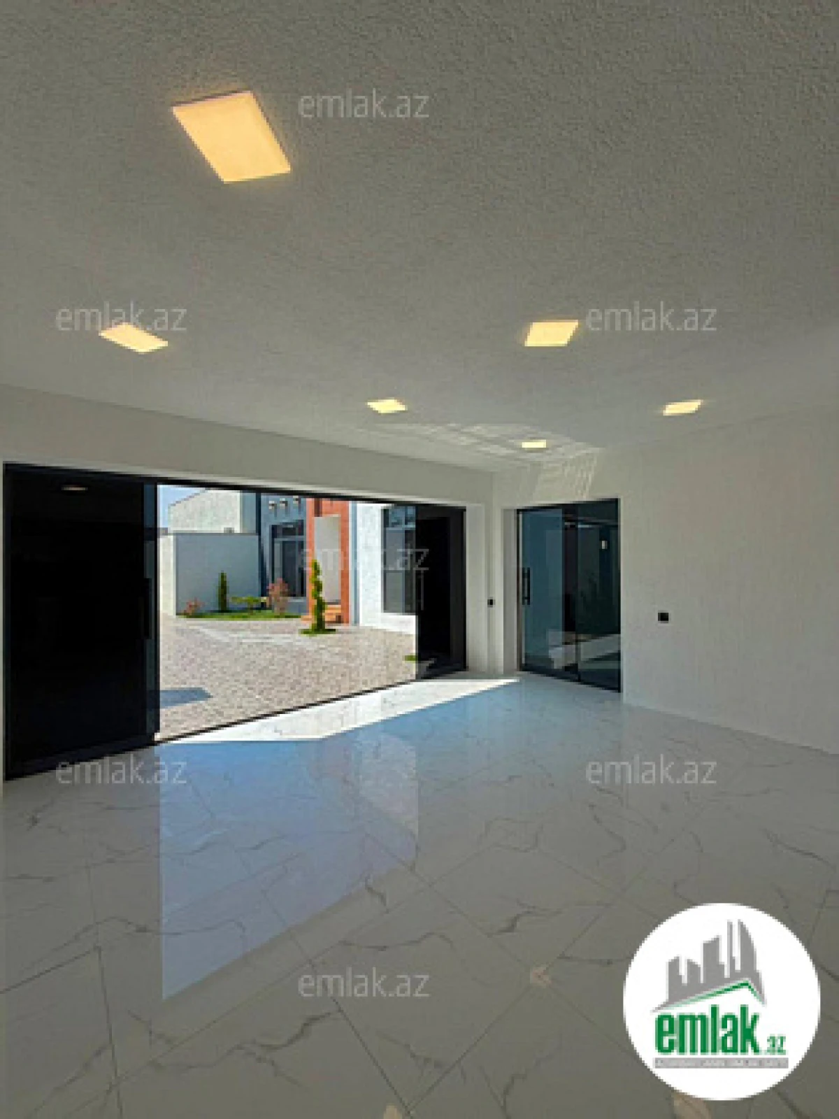 Satılır 4 otaqlı mənzil 170 m²