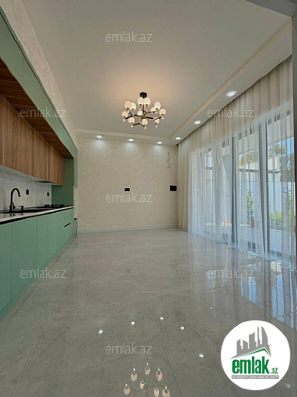 Satılır 4 otaqlı mənzil 140 m²