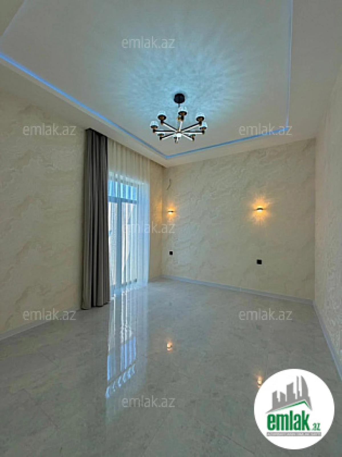 Satılır 4 otaqlı mənzil 140 m²