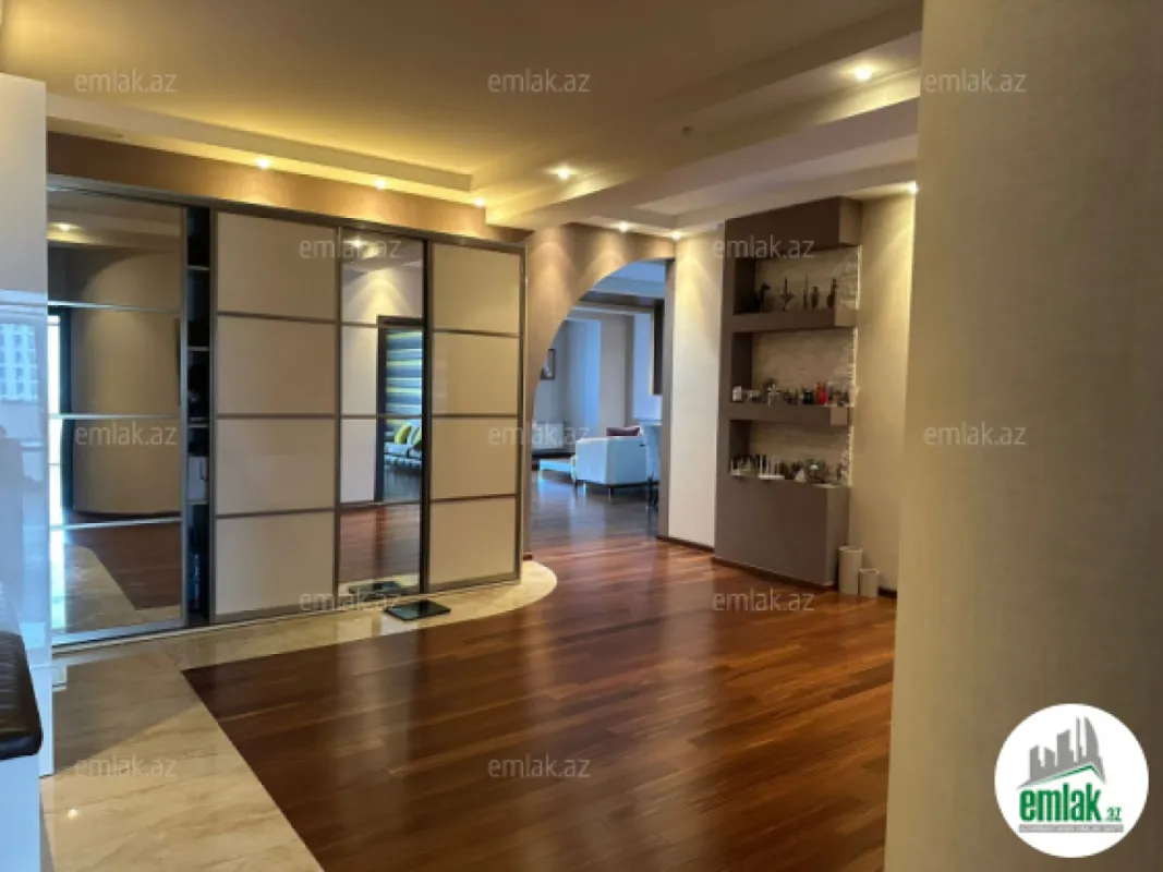 Satılır 4 otaqlı yeni tikili 187 m²