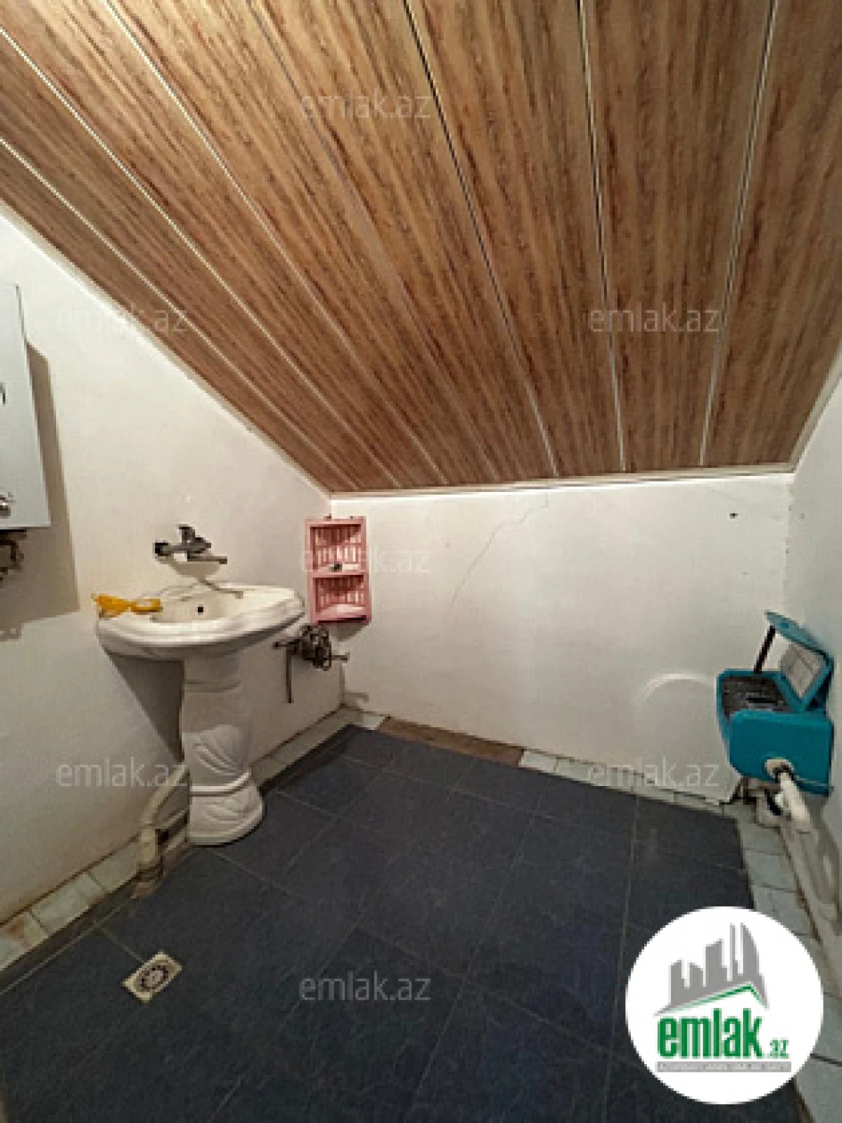 Satılır 4 otaqlı köhnə tikili 85 m²