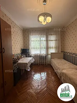 Satılır 4 otaqlı köhnə tikili 110 m²