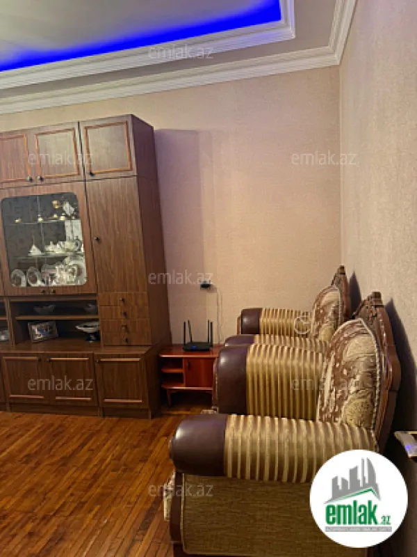 Satılır 4 otaqlı köhnə tikili 110 m²