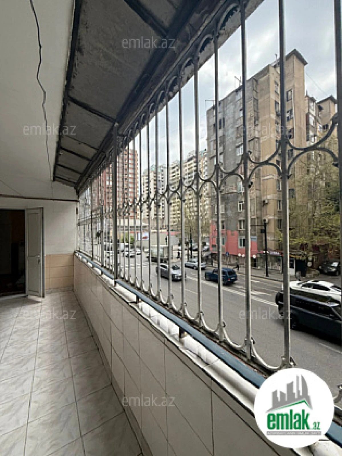 Satılır 4 otaqlı köhnə tikili 110 m²