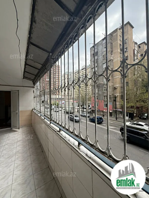 Satılır 4 otaqlı köhnə tikili 110 m²
