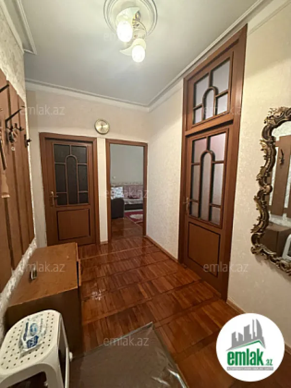 Satılır 4 otaqlı köhnə tikili 110 m²