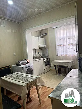 Satılır 4 otaqlı köhnə tikili 110 m²