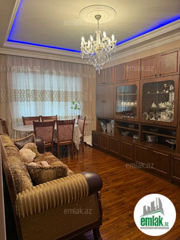 Satılır 4 otaqlı köhnə tikili 110 m²