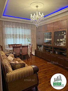 Satılır 4 otaqlı köhnə tikili 110 m²
