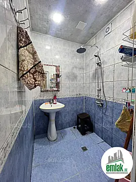 Satılır 2 otaqlı köhnə tikili 65 m²