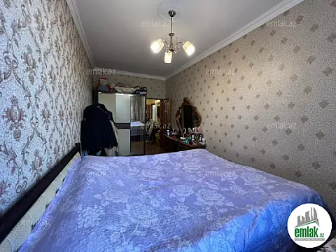 Satılır 2 otaqlı köhnə tikili 65 m²