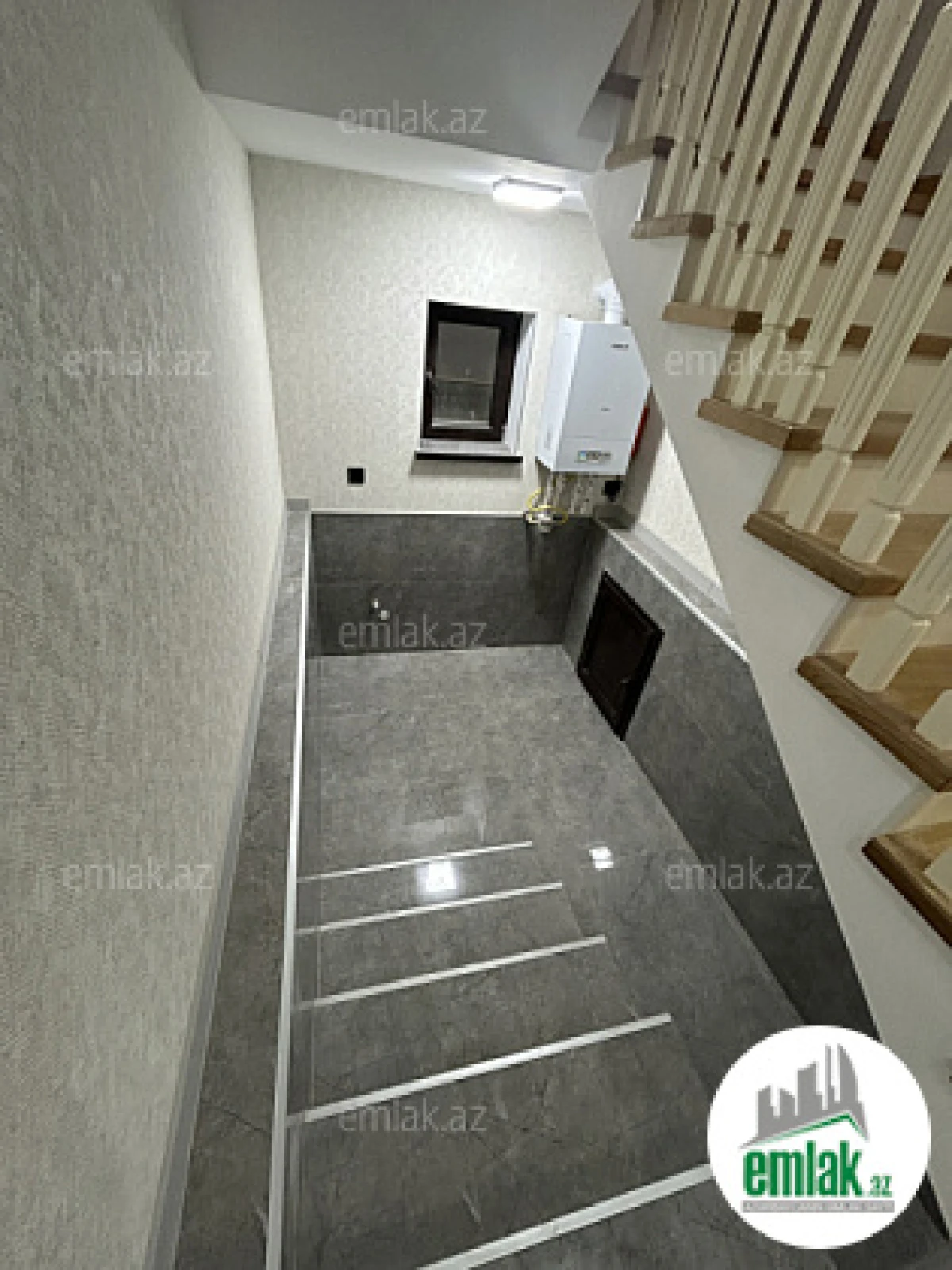 Satılır 5 otaqlı həyət evi 190 m²