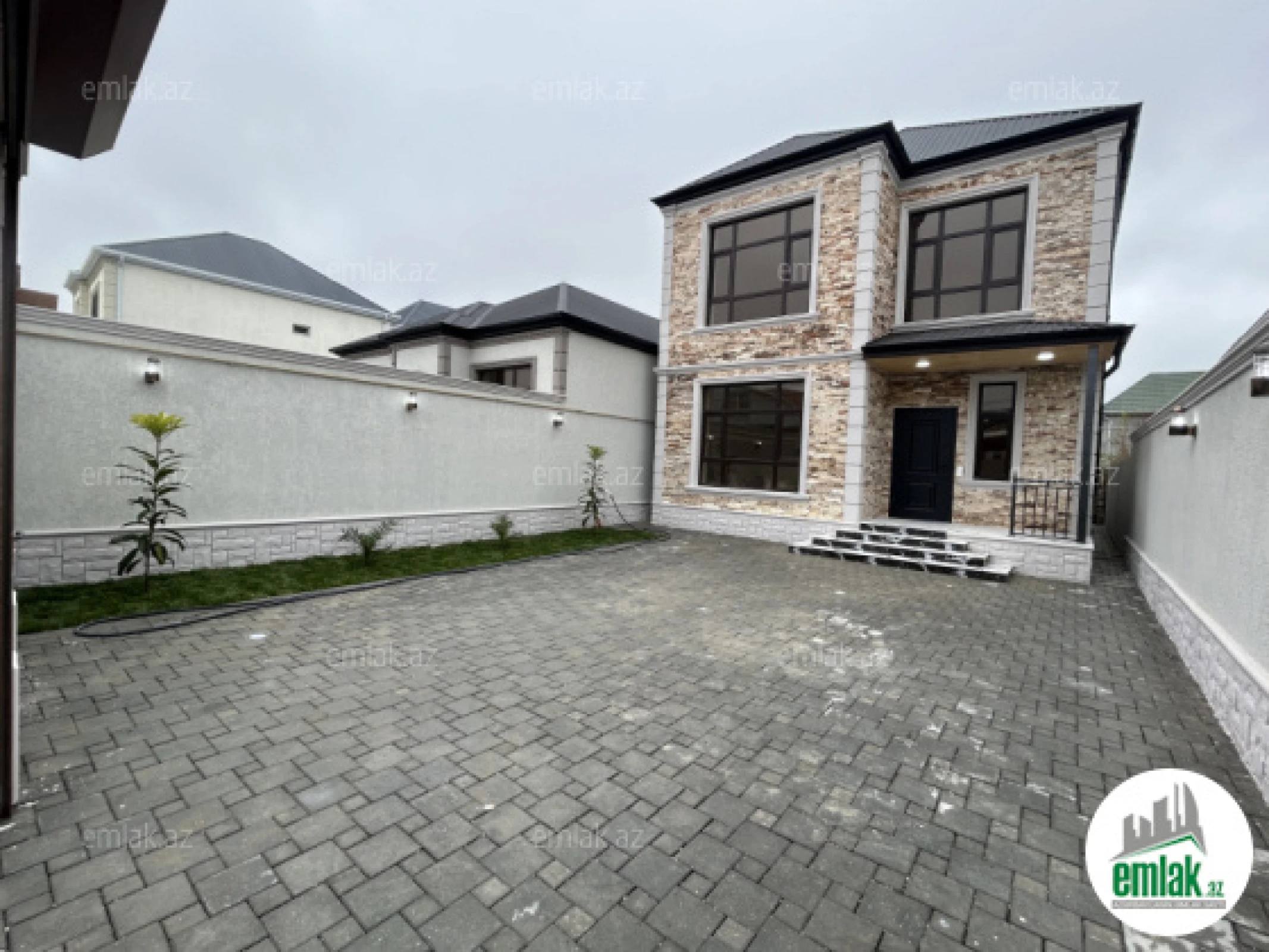 Satılır 5 otaqlı həyət evi 190 m²