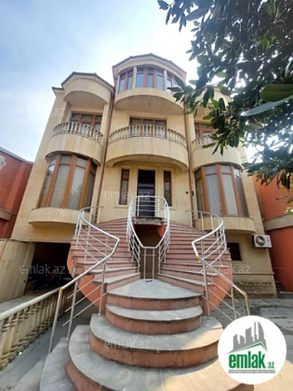 Satılır 5 otaqlı həyət evi 300 m²