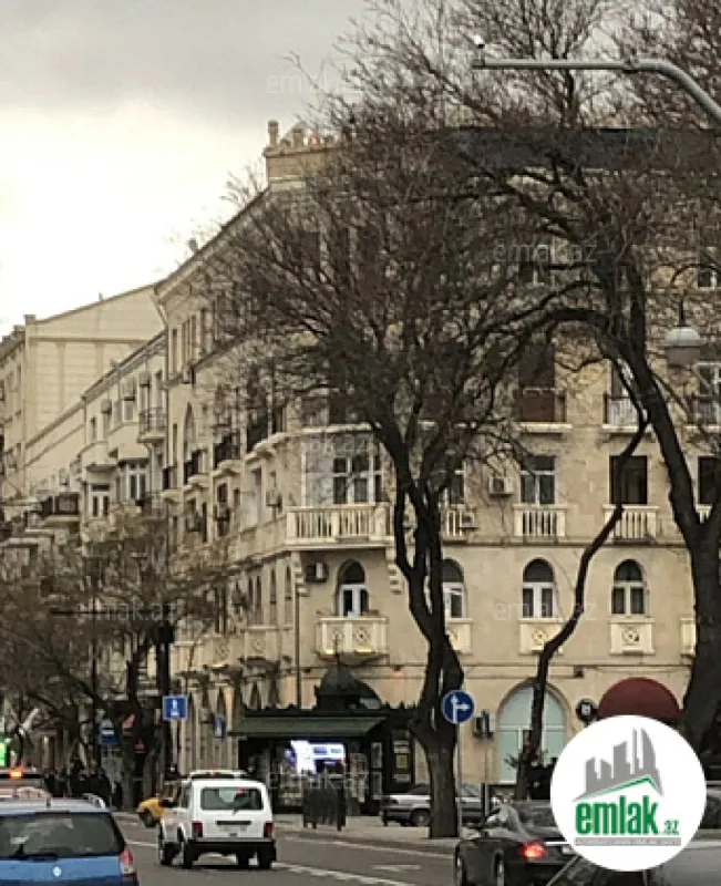 Satılır 2 otaqlı köhnə tikili 65 m²