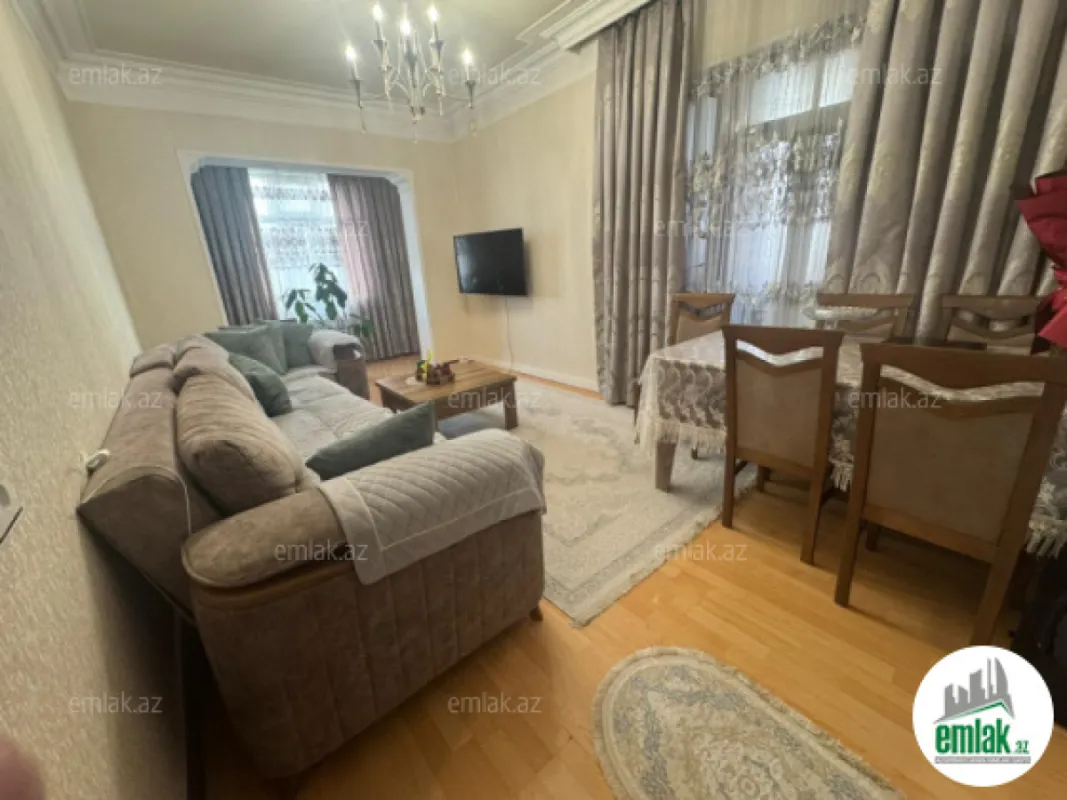 Satılır 4 otaqlı köhnə tikili 105 m²