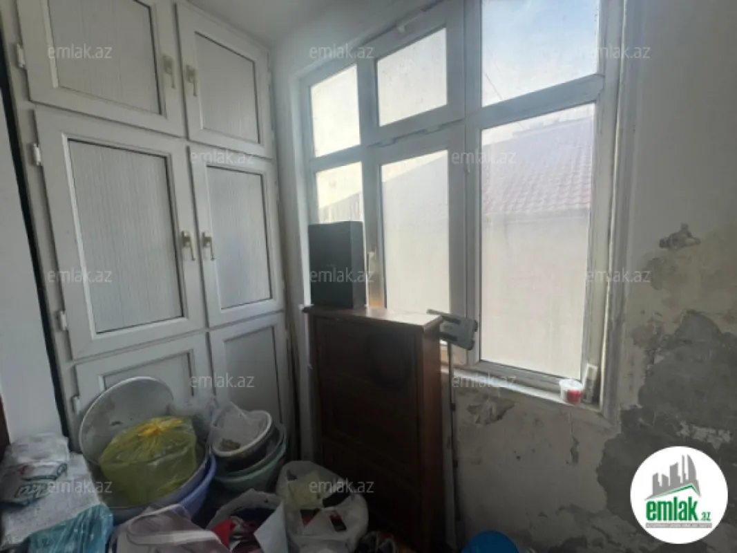 Satılır 4 otaqlı köhnə tikili 105 m²