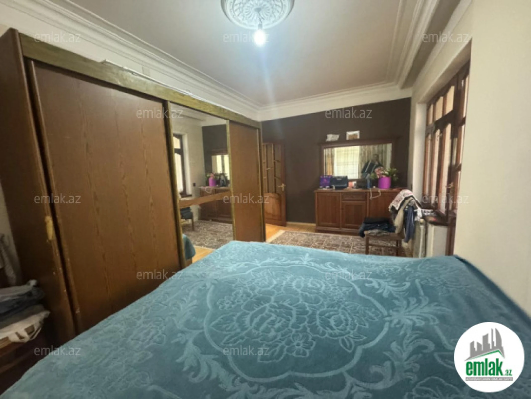 Satılır 4 otaqlı köhnə tikili 105 m²