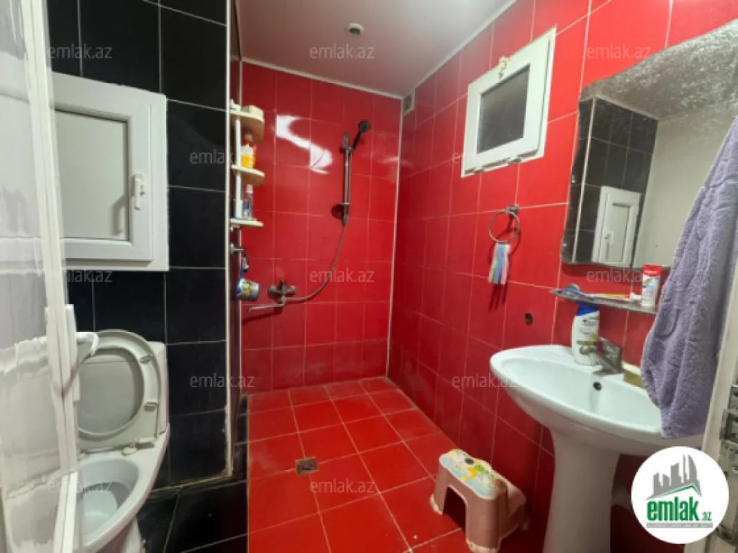 Satılır 4 otaqlı köhnə tikili 105 m²