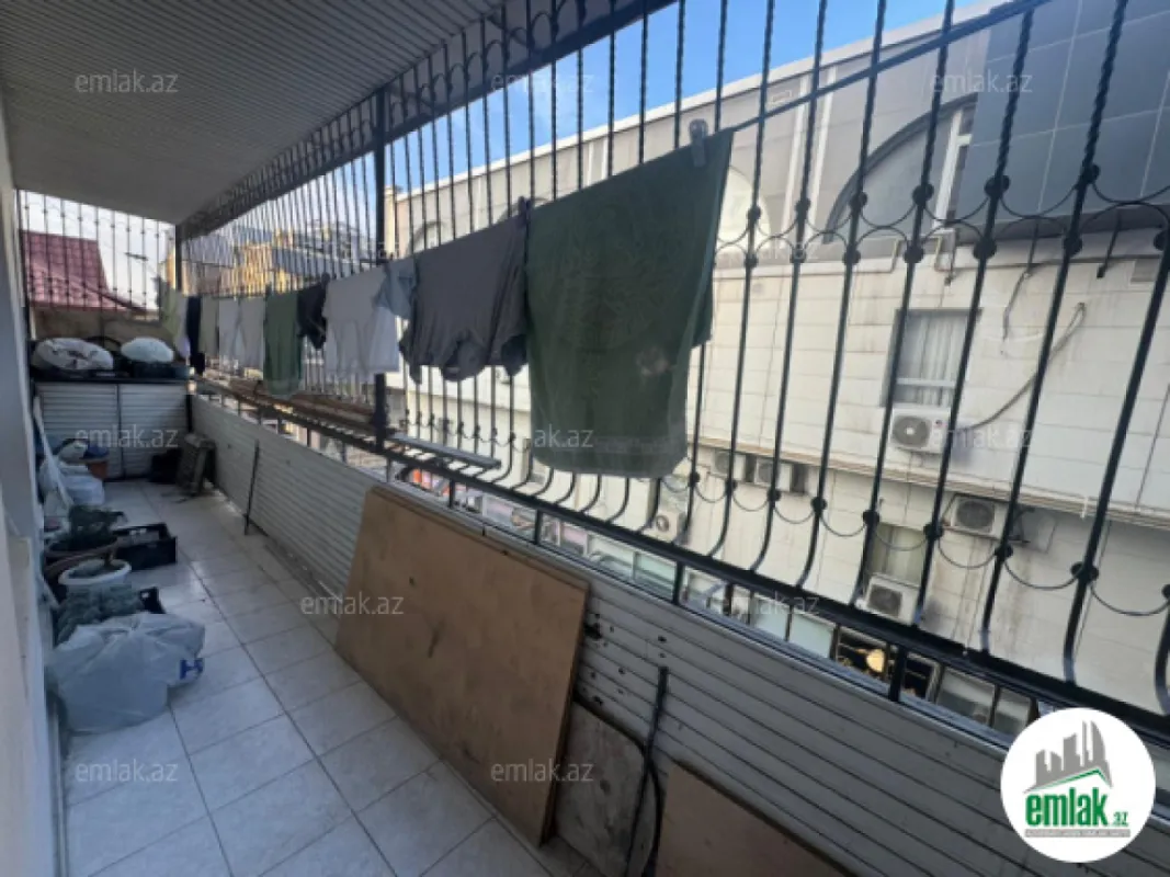 Satılır 4 otaqlı köhnə tikili 105 m²