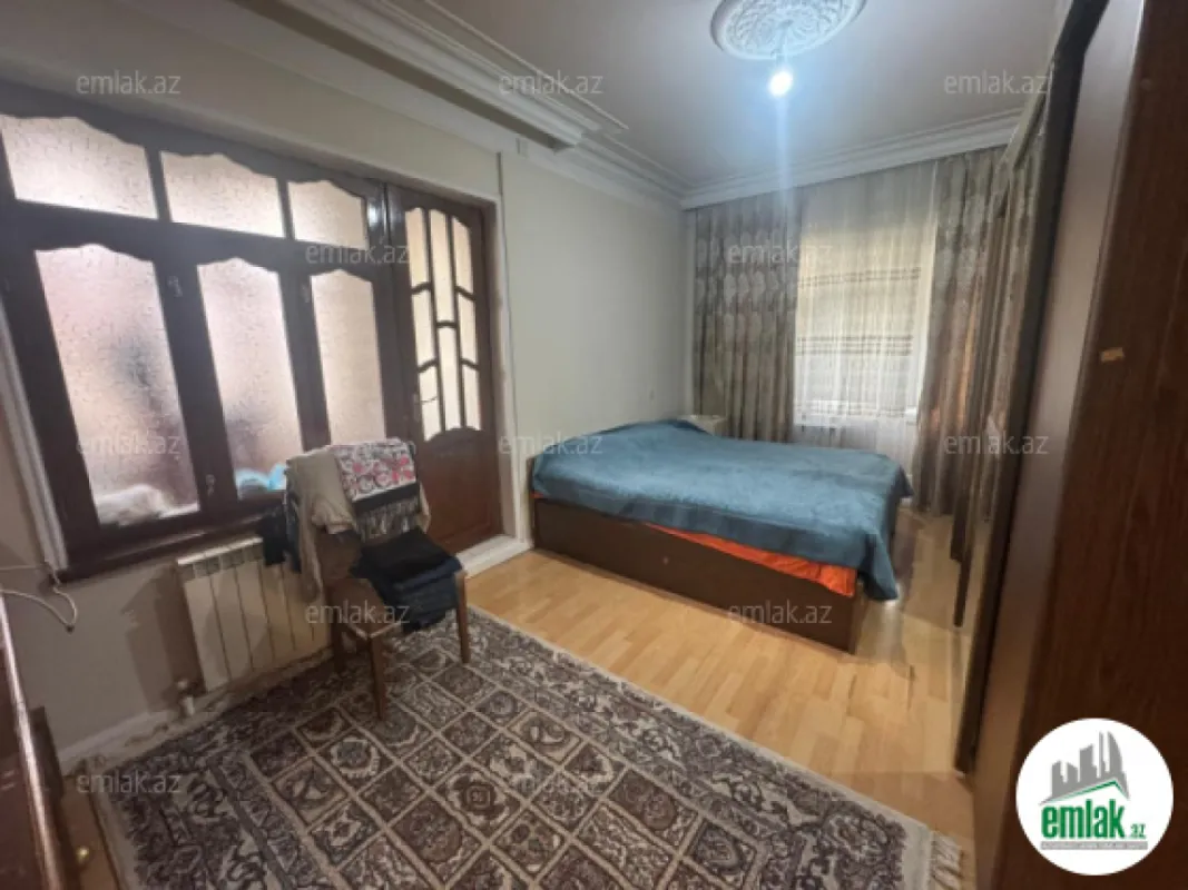Satılır 4 otaqlı köhnə tikili 105 m²