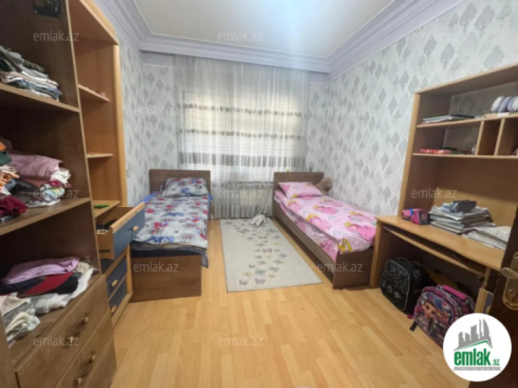 Satılır 4 otaqlı köhnə tikili 105 m²