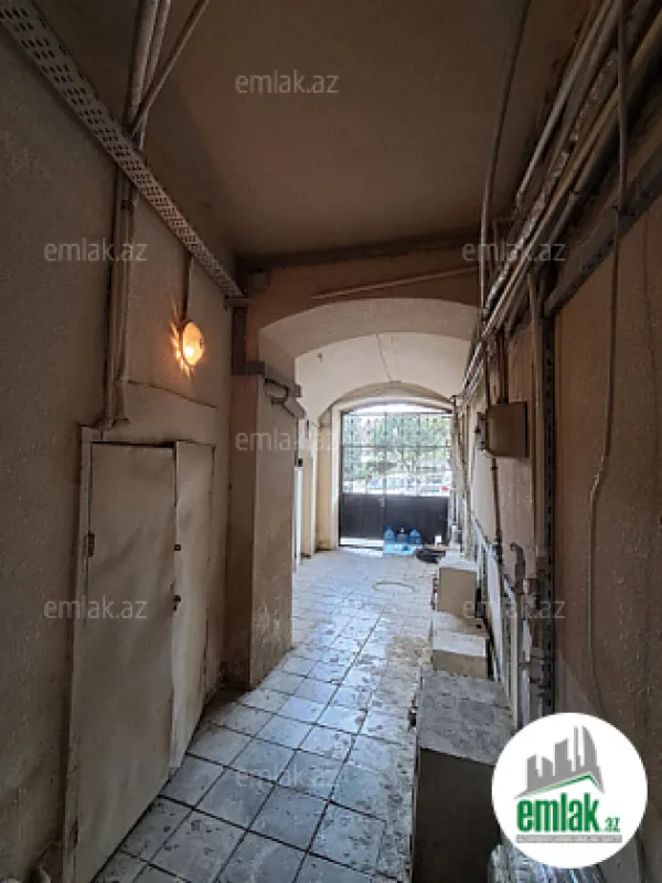 Satılır 1 otaqlı ofis 8 m²