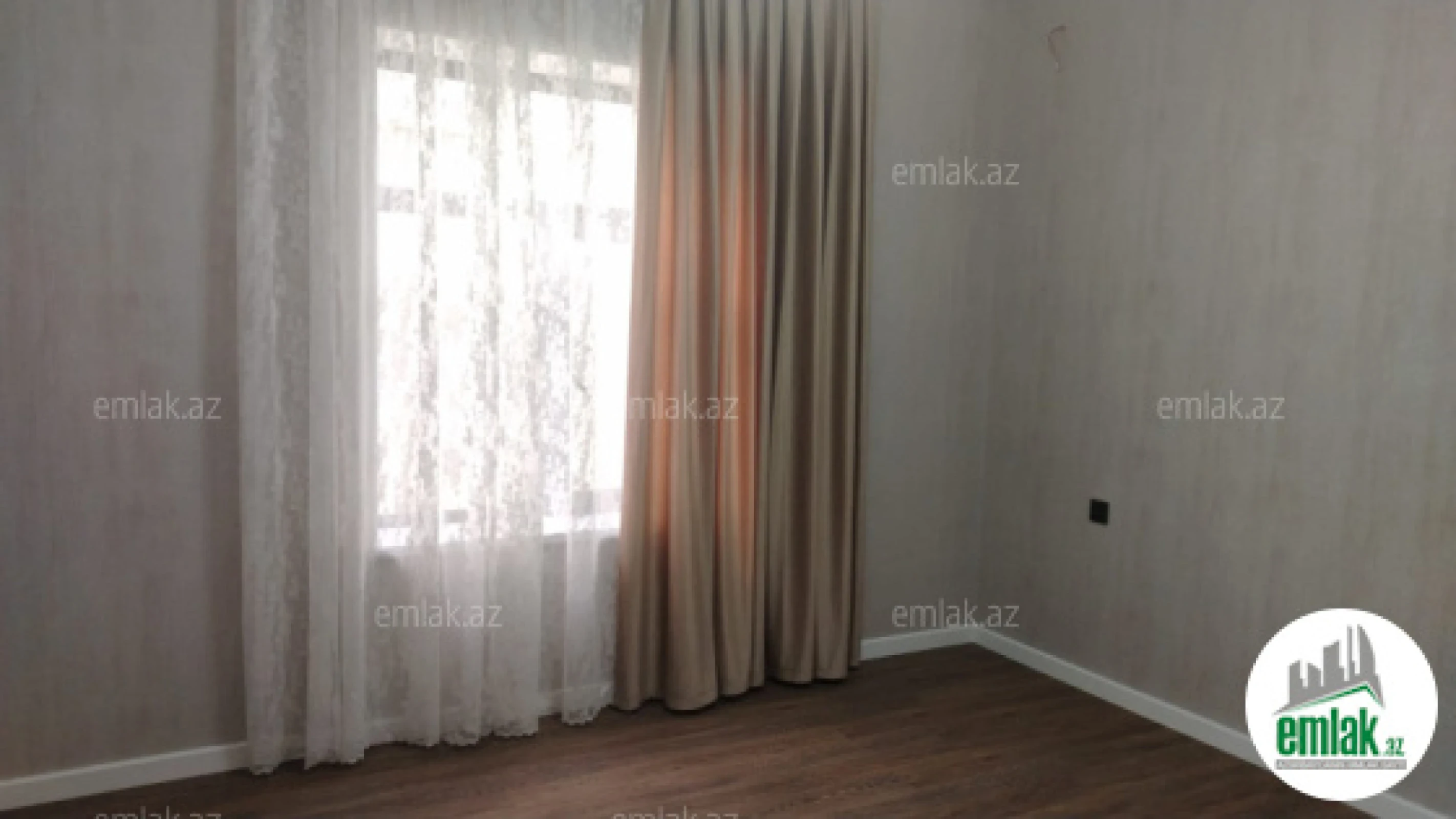 Satılır 4 otaqlı mənzil 160 m²
