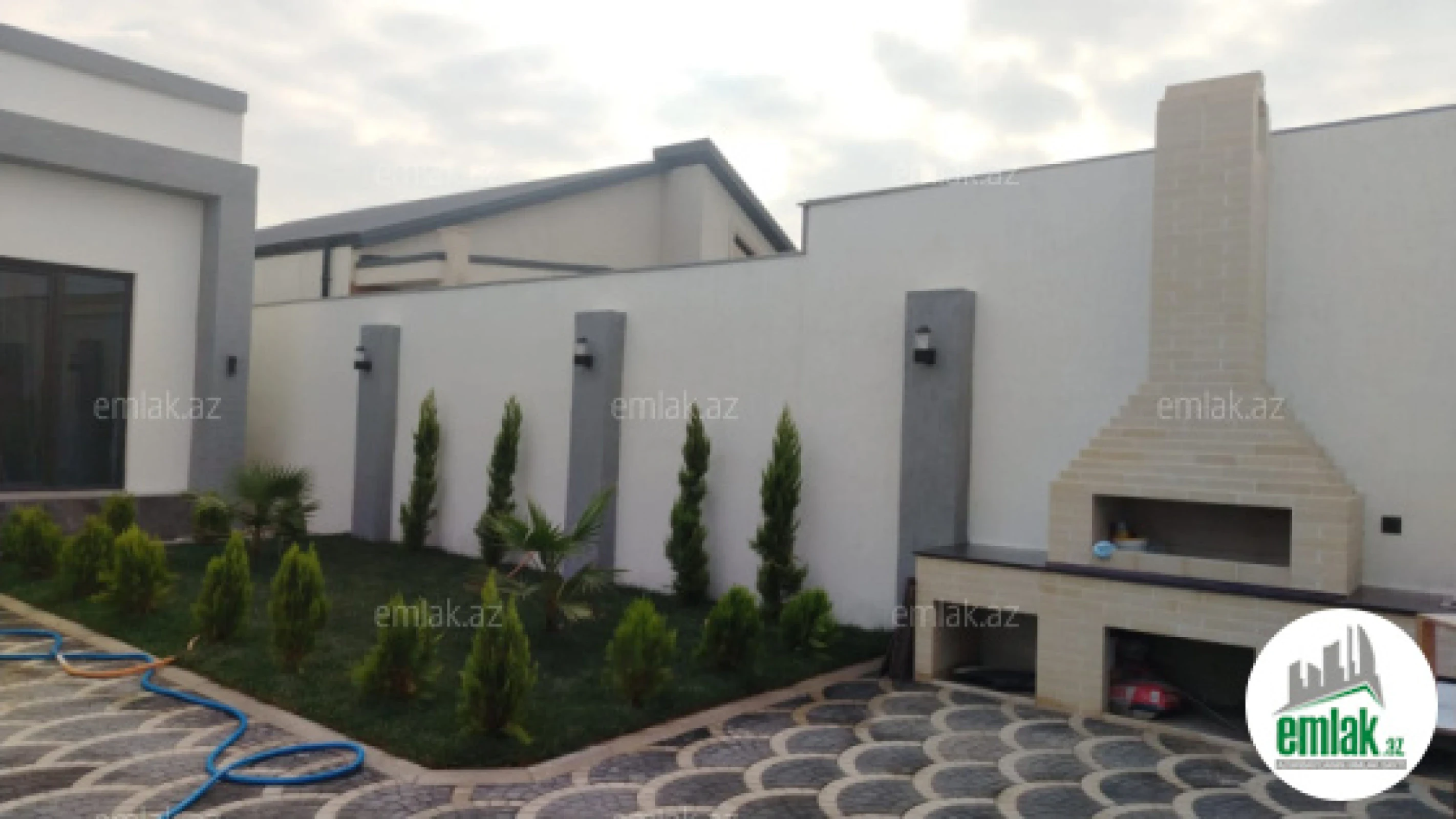 Satılır 4 otaqlı mənzil 160 m²