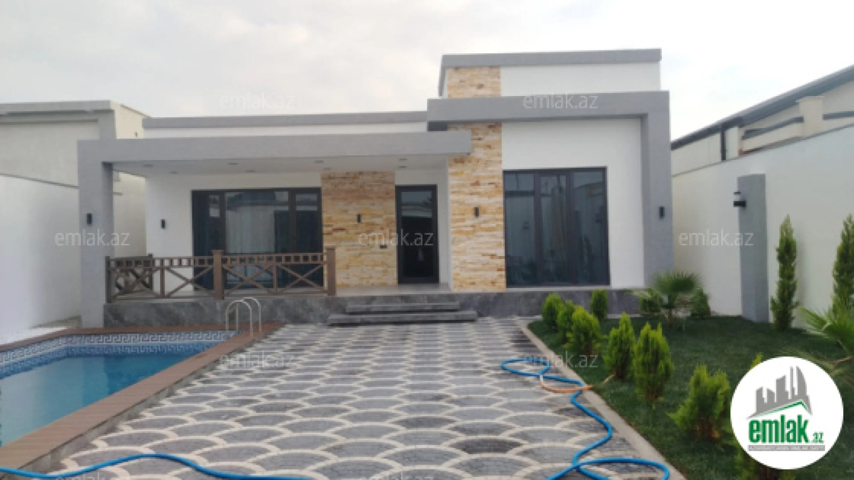 Satılır 4 otaqlı mənzil 160 m²