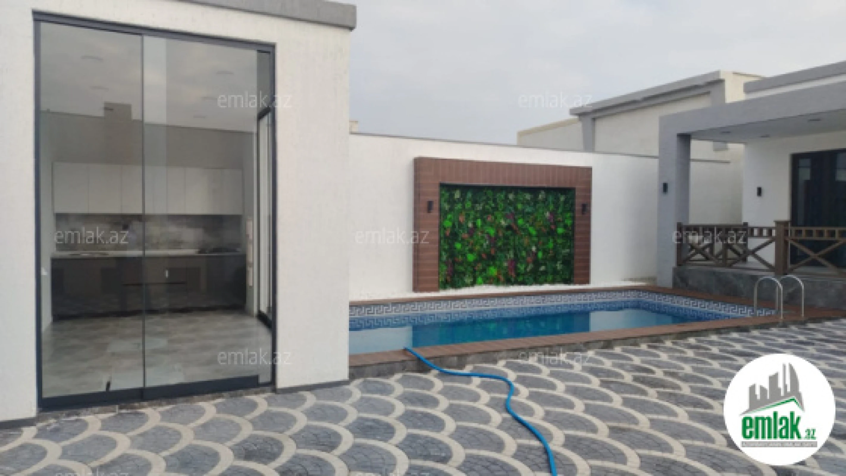 Satılır 4 otaqlı mənzil 160 m²