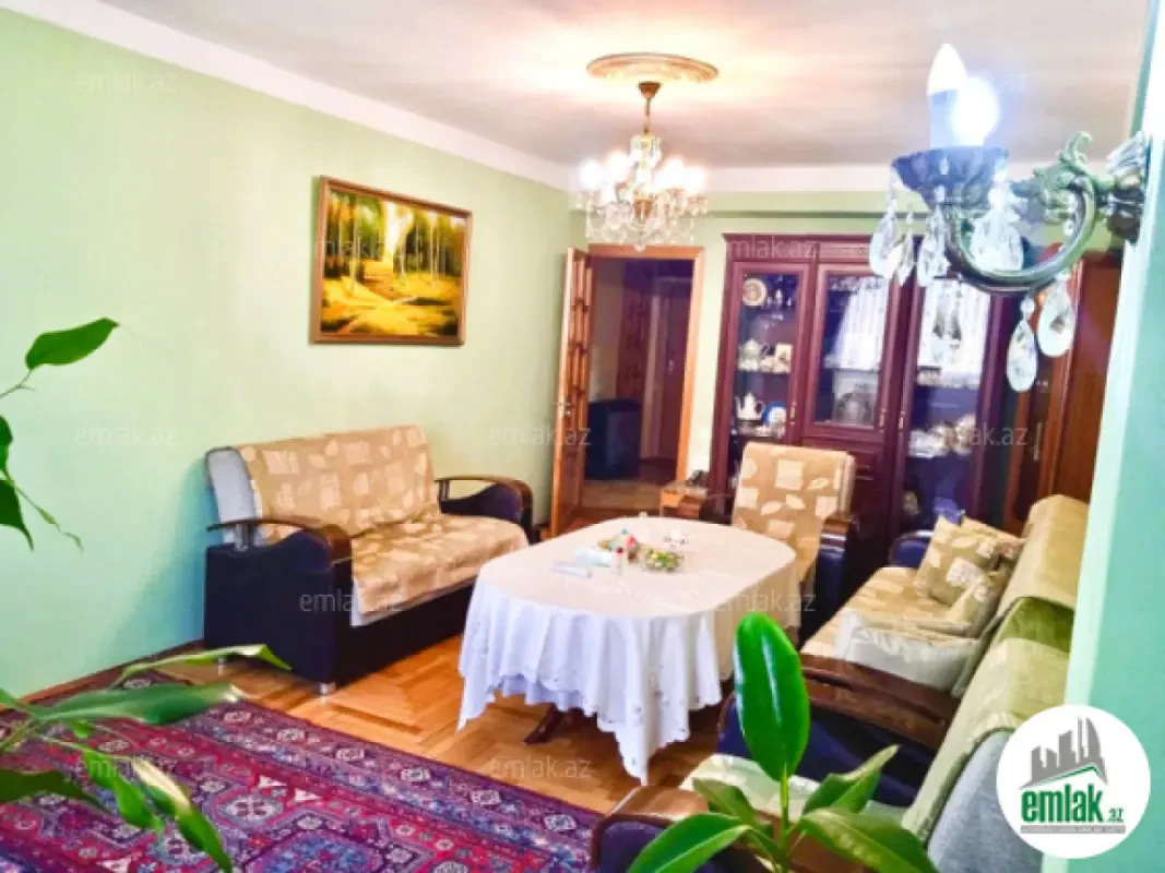 Satılır 4 otaqlı köhnə tikili 90 m²