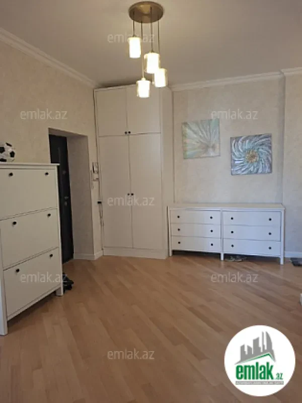 Satılır 3 otaqlı yeni tikili 110 m²