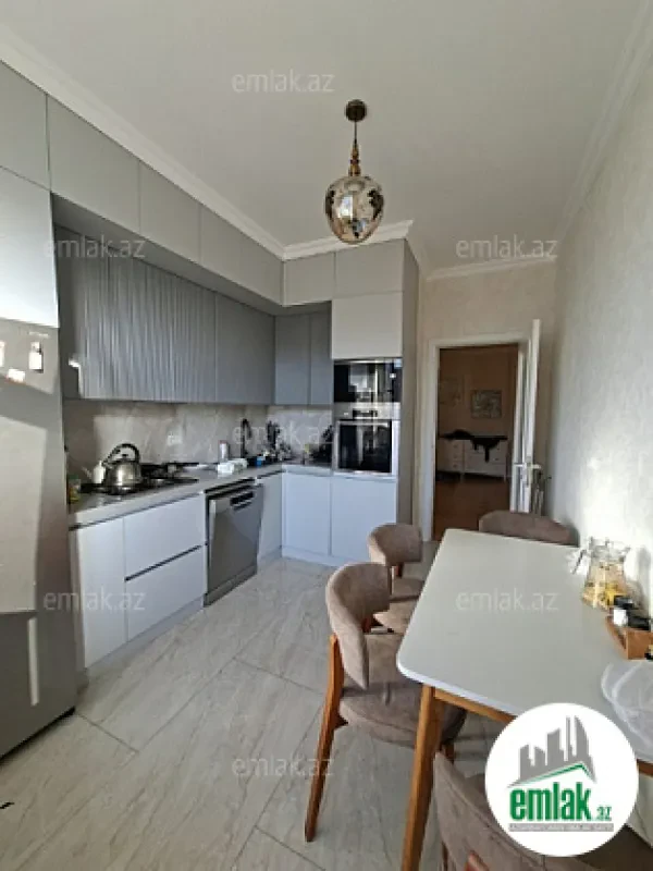 Satılır 3 otaqlı yeni tikili 110 m²