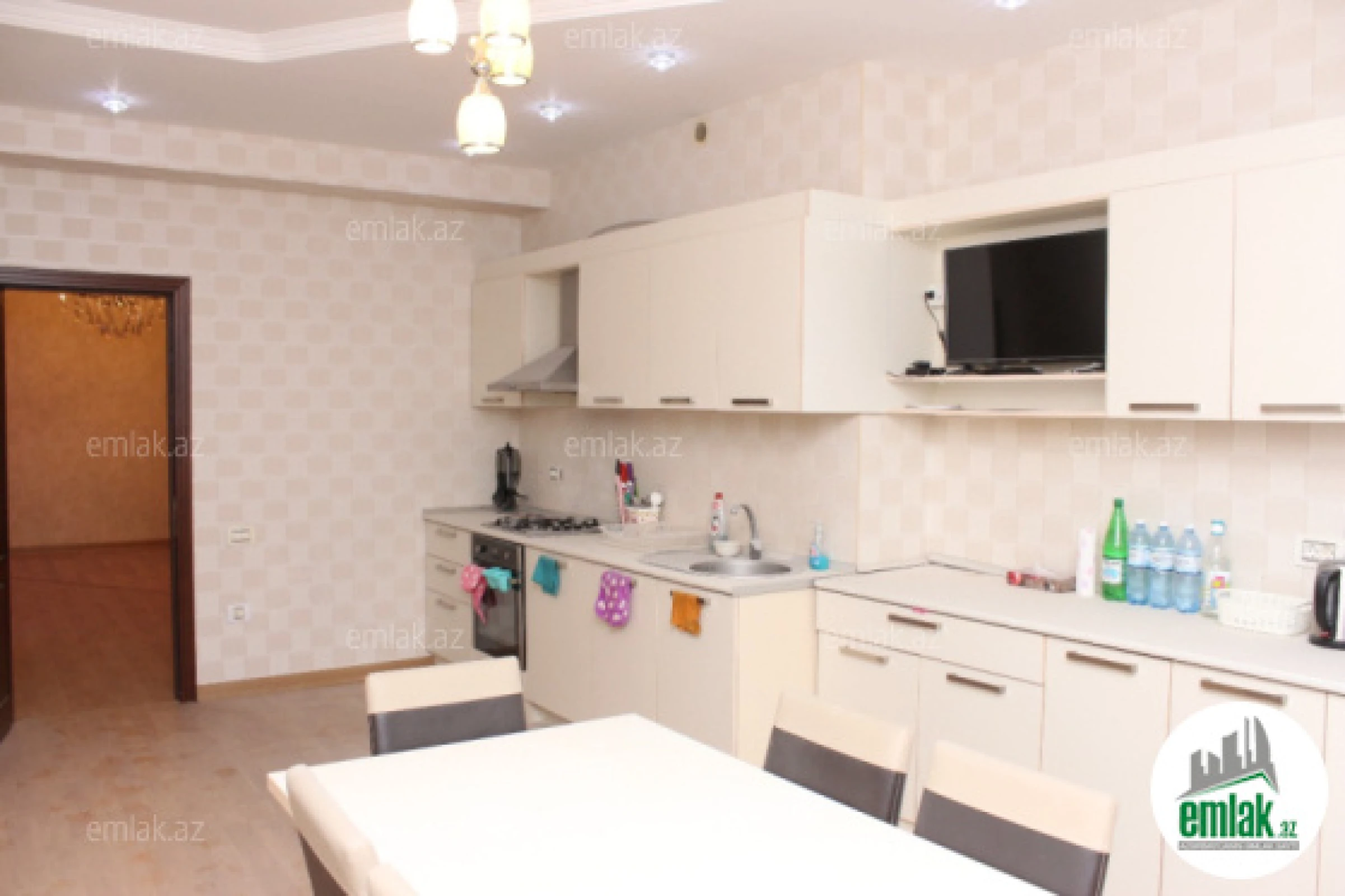 Satılır 4 otaqlı yeni tikili 220 m²