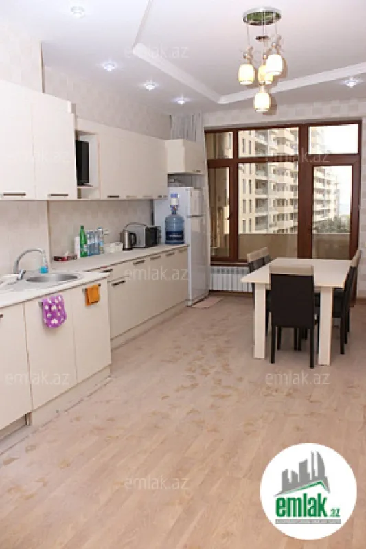 Satılır 4 otaqlı yeni tikili 220 m²
