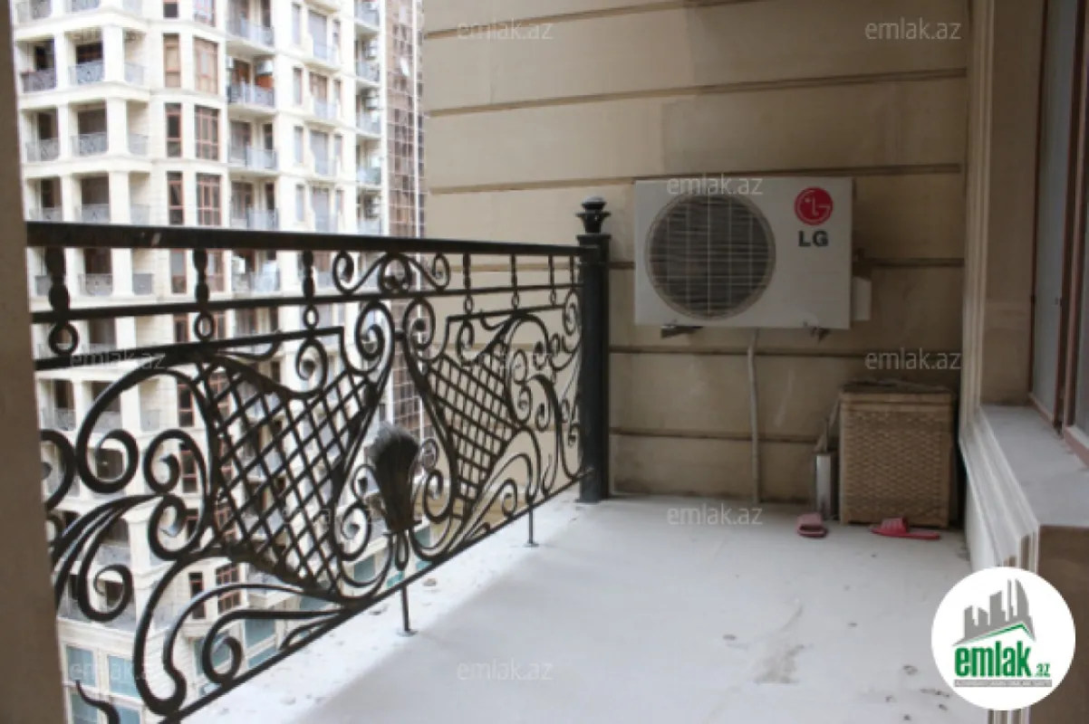 Satılır 4 otaqlı yeni tikili 220 m²