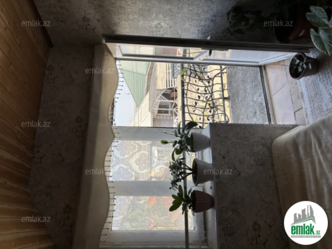 Satılır 6 otaqlı həyət evi 200 m²