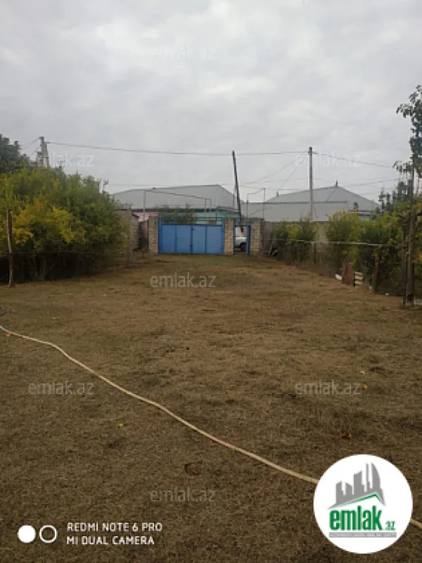 Satılır 5 otaqlı köhnə tikili 800 m²