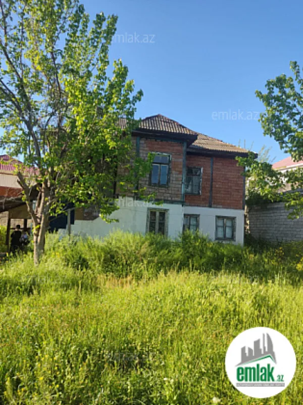 Satılır 5 otaqlı köhnə tikili 800 m²