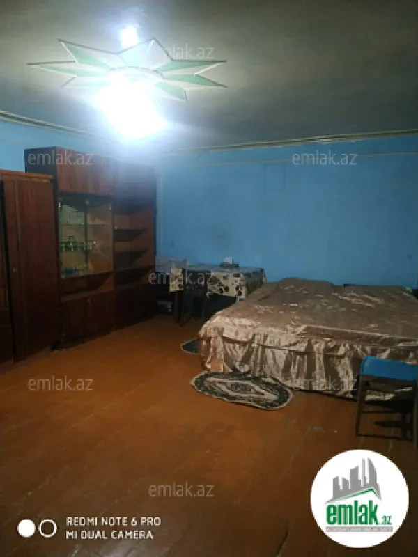 Satılır 5 otaqlı köhnə tikili 800 m²