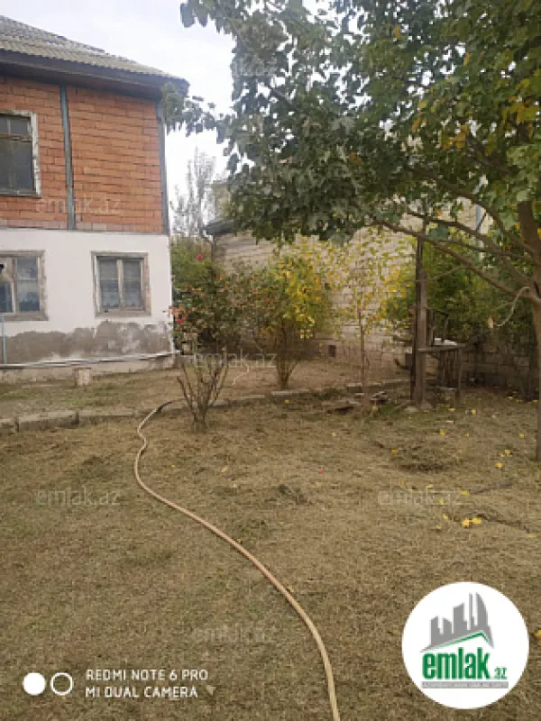 Satılır 5 otaqlı köhnə tikili 800 m²