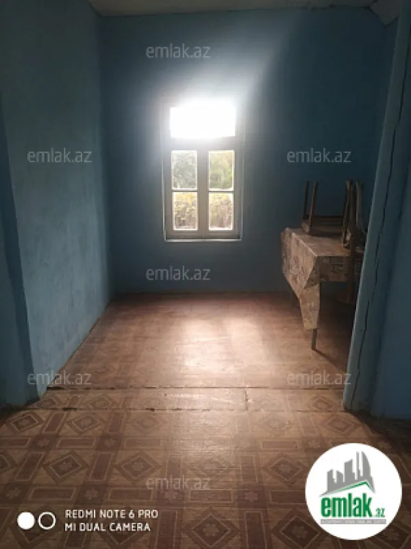 Satılır 5 otaqlı köhnə tikili 800 m²