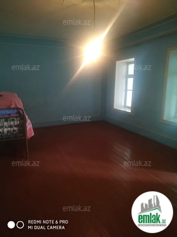 Satılır 5 otaqlı köhnə tikili 800 m²