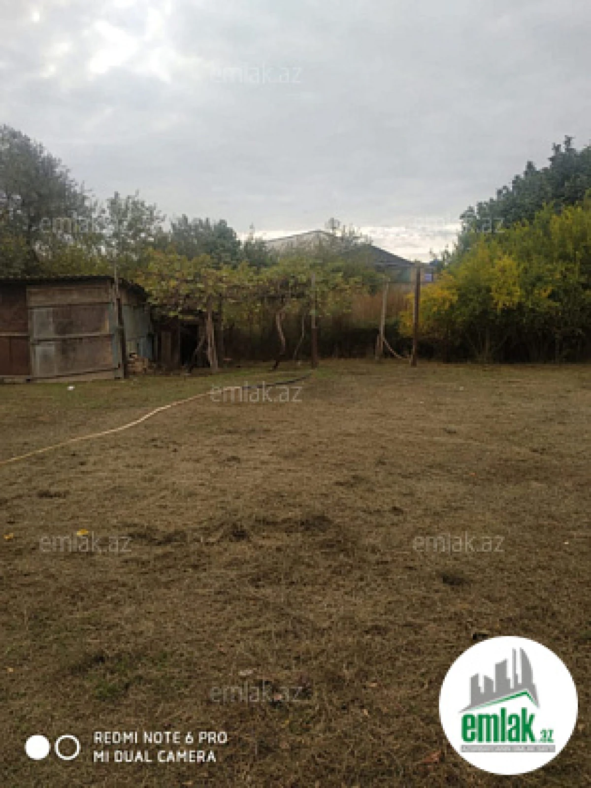 Satılır 5 otaqlı köhnə tikili 800 m²