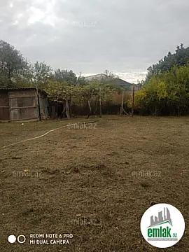 Satılır 5 otaqlı köhnə tikili 800 m²