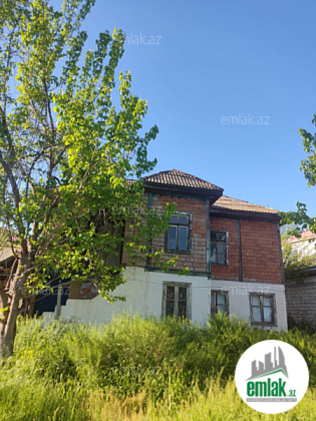 Satılır 5 otaqlı köhnə tikili 800 m²