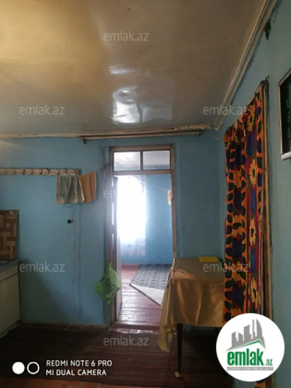 Satılır 5 otaqlı köhnə tikili 800 m²