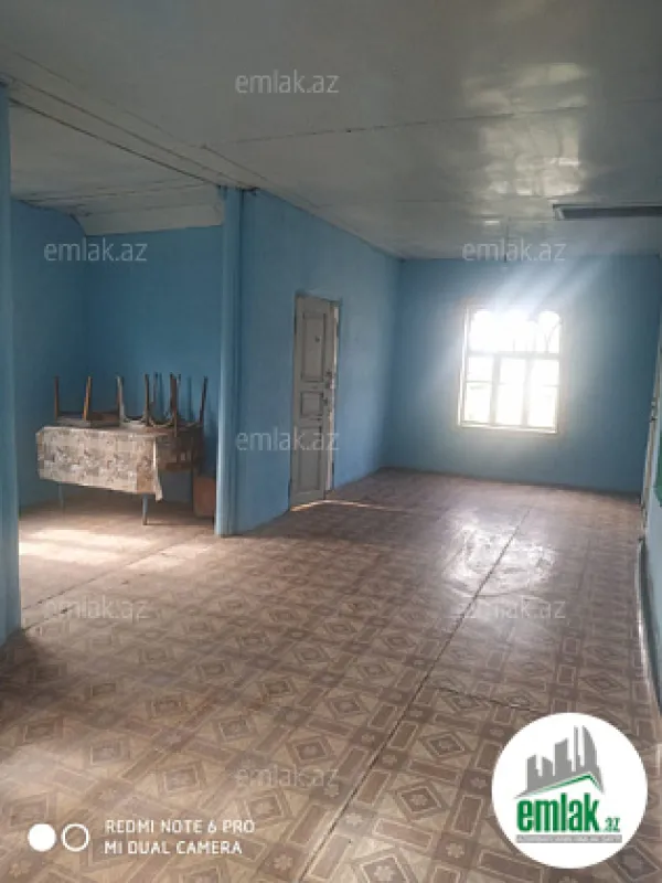 Satılır 5 otaqlı köhnə tikili 800 m²